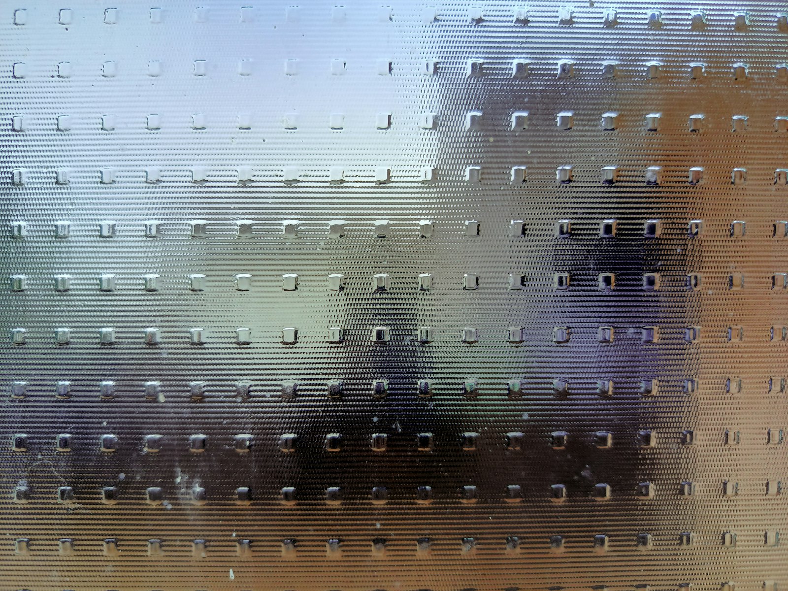 Klinknagels als sieraad: nieuwe meubels van aluminium
