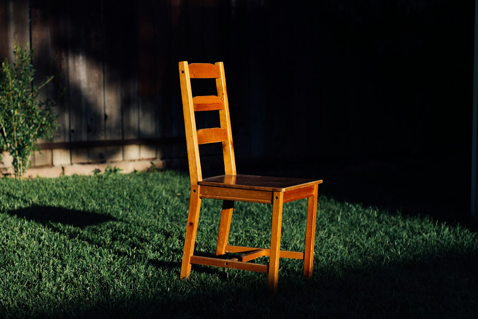 Het kleine stoeltje met grote ideeën: waarom ontwerpers miniatuurstoelen maken